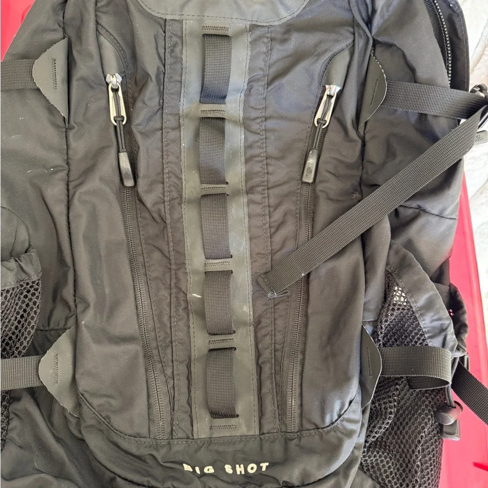 The North Face Men's Black Backpack - Durable Everyday Pack